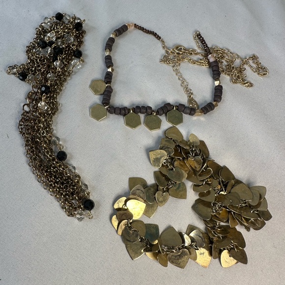 Group of three goldtone neutral style necklaces LOFT and vintage - Picture 7 of 8